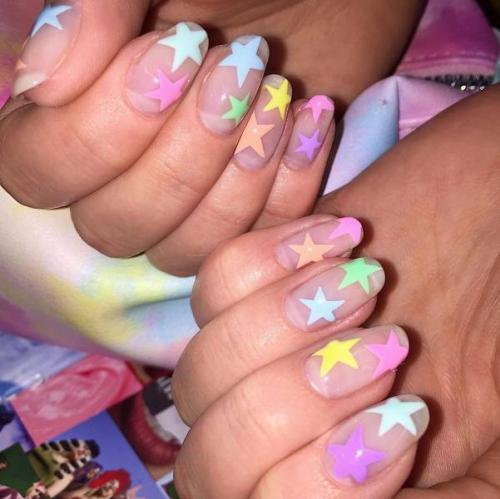 Маникюр под серебристое платье. Маникюр под серое платье: 20 идей