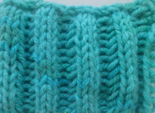 Чем можно украсить вязаную шапку для мальчика. Виды узоров для детской шапки на мальчика