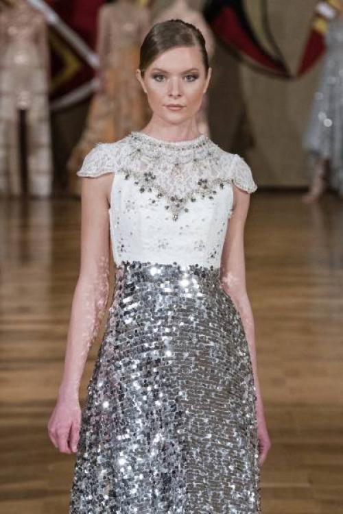 Новогодний макияж под серебристое платье. Как сделать макияж под серое платье?