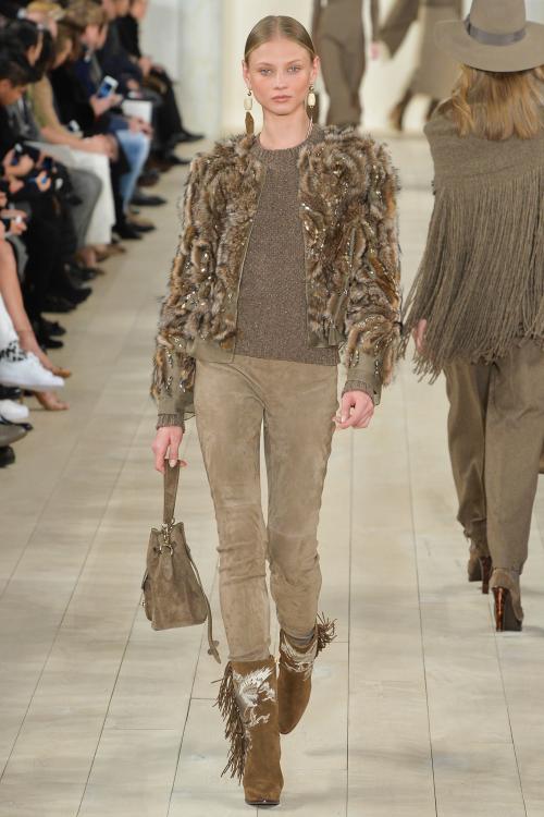 Кожаные брюки и замшевая обувь. Актуальные стилистические направления для ценителей качественной одежды