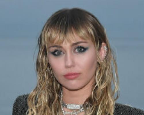 Что одеть на первое свидание женщине в 40 лет. Классическое простое платье + туфли для женщины старше 40 лет