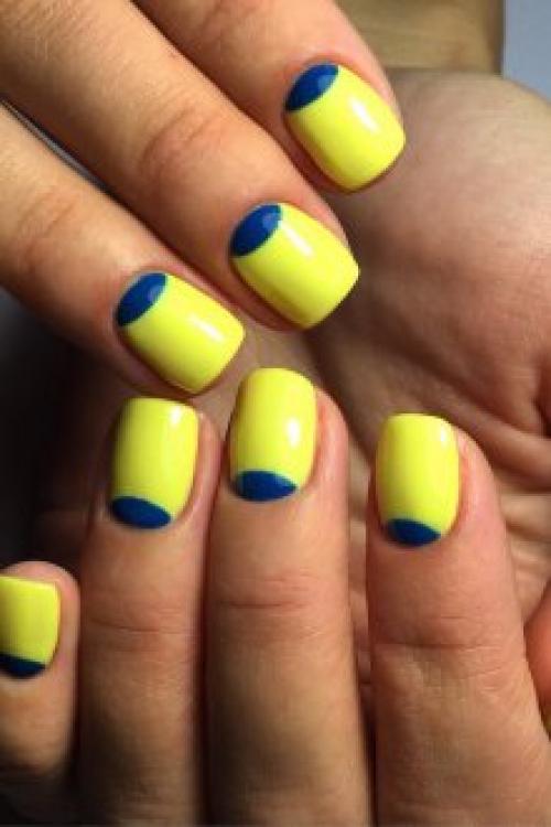 Маникюр синий с блестками. 