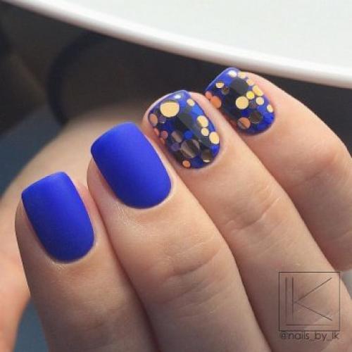 Синий маникюр с рисунком. Модный маникюр синий с белым: фото дизайна 2019-2020