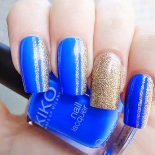 Синий маникюр с рисунком. Модный маникюр синий с белым: фото дизайна 2019-2020