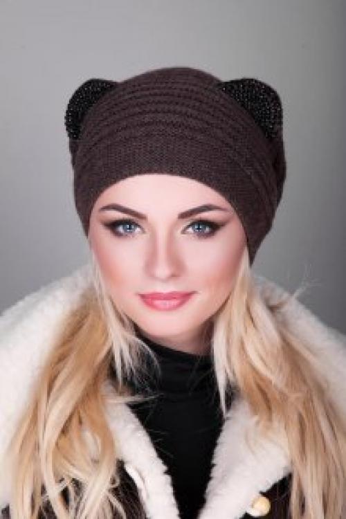 Декор для вязаных шапок. Как можно украсить шапку своими руками