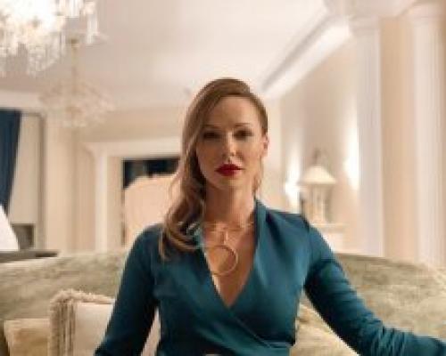 Что одеть на первое свидание женщине в 40 лет. Классическое простое платье + туфли для женщины старше 40 лет