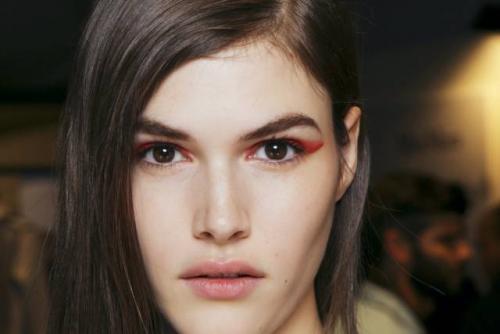 Макияж с красными тенями пошагово. Макияж в красных тонах