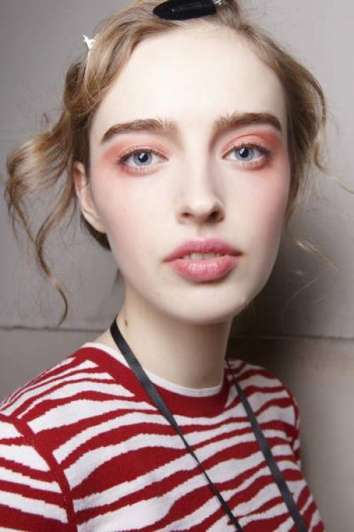 Макияж с красными тенями пошагово. Макияж в красных тонах