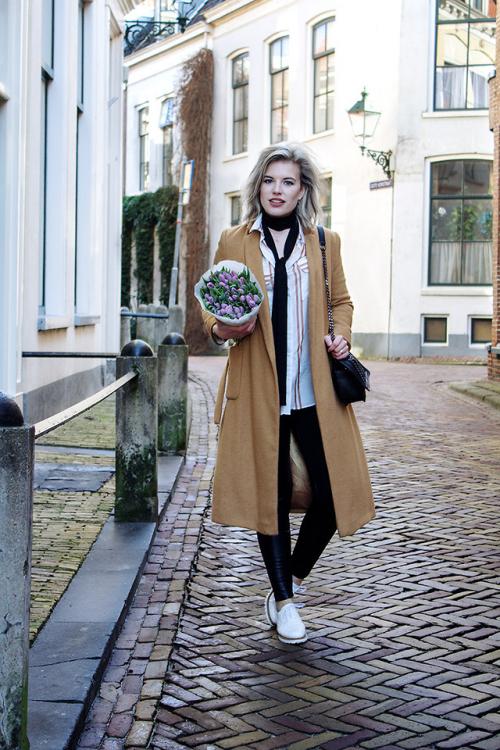 С чем носить кожаные штаны девушке. С чем носить кожаные штаны