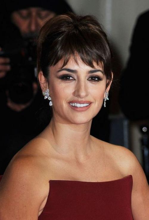 Макияж под бордовое платье. Какой макияж сделать под бордовое платье?