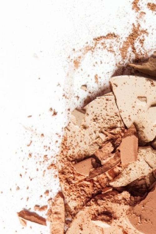 Куда наносить румяна и хайлайтер. Как использовать бронзер, румяна и хайлайтер в макияже глаз?