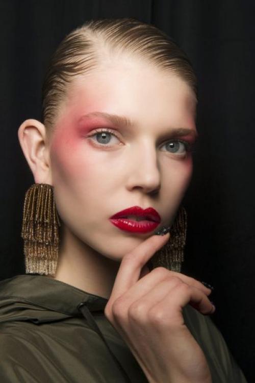 Макияж с красными тенями пошагово. Макияж в красных тонах