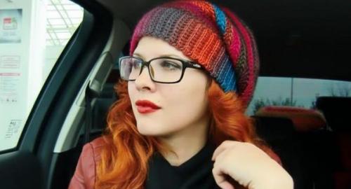 Вязаные шапки для женщин в очках. Шапка под очки: как ее подобрать?