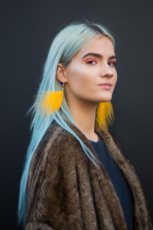 Мятный цвет волос. Синие волосы: оттенки и кому они подходят