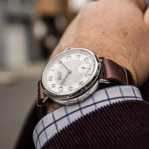 Как правильно носить часы на руке женщине. На какой руке нужно носить часы