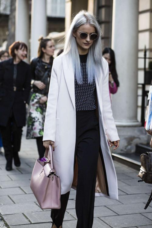 Мятный цвет волос. Синие волосы: оттенки и кому они подходят