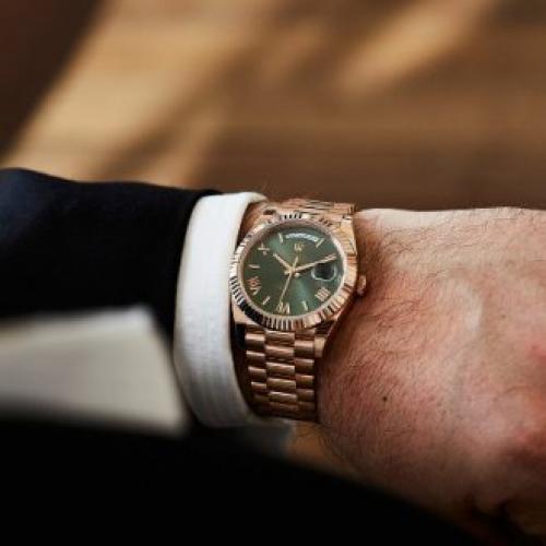 Как правильно носить часы на руке женщине. На какой руке нужно носить часы