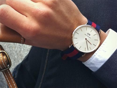 Как правильно носить часы на руке женщине. На какой руке нужно носить часы 12