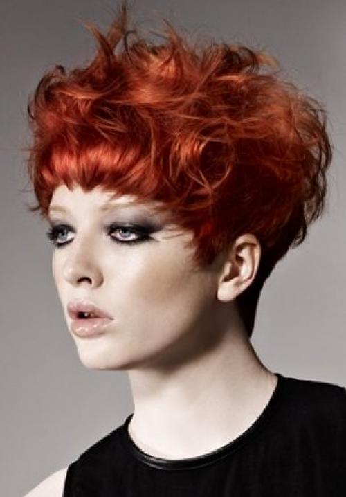 Стрижки для кудрявых волос молодящие. Стильные стрижки для коротких волнистых и пушистых волос