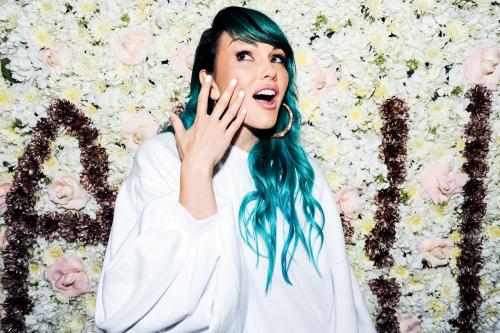 Мятный цвет волос. Синие волосы: оттенки и кому они подходят