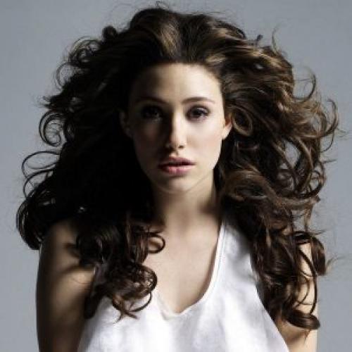 Стрижки на тонкие волнистые волосы средней длины. Красивые стрижки на средние кудрявые волосы 2019-2020 – идеальная длина для непослушных кудряшек 14