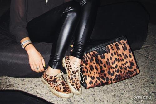 С чем можно носить бордовые кеды. Более подробно о некоторых сочетаниях цветов