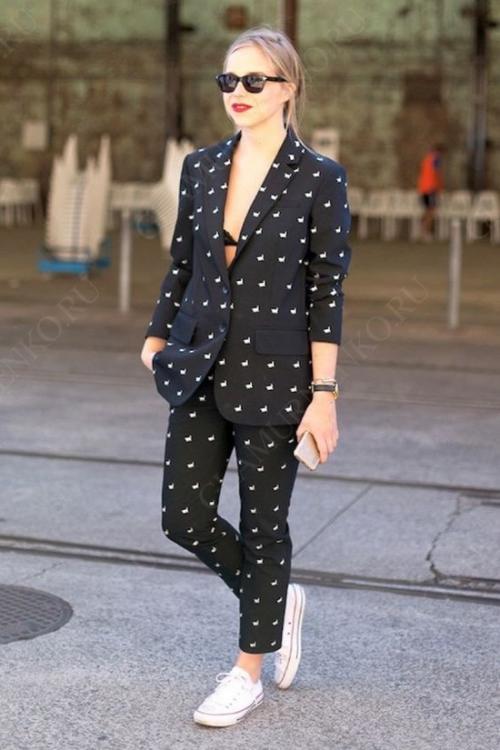 Черно красные кеды. Белые кеды