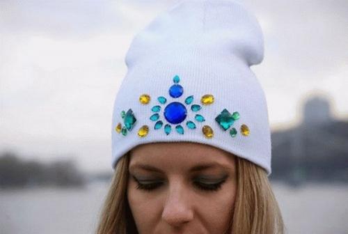 Как украсить шапку своими руками. Начнем с помпонов 01 Как украсить шапку своими руками. Начнем с помпонов 01