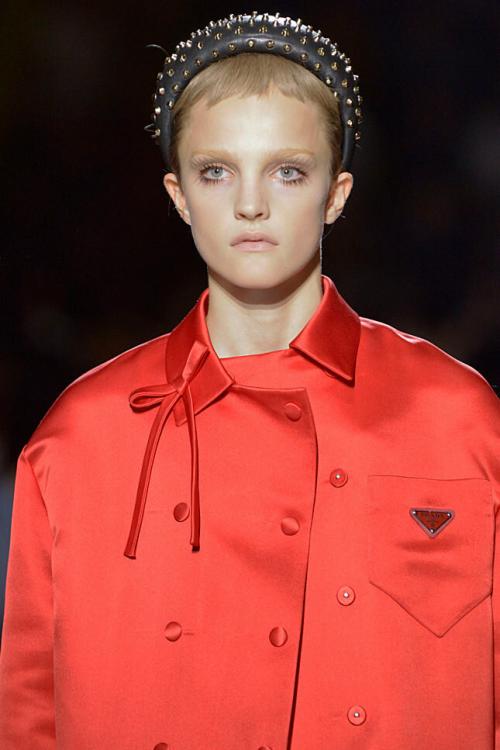 Как уложить челку шторку. Такие челки будут носить весной!