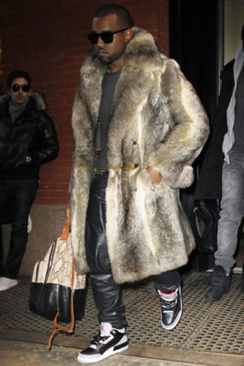 С чем можно носить мужские красные кроссовки. С чем можно носить зимние мужские кроссовки?