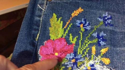 Как украсить джинсы пайетками. Как украсить джинсы своими руками: идеи, советы, фото ( 15 фото + 14 гиф + 1 видео )