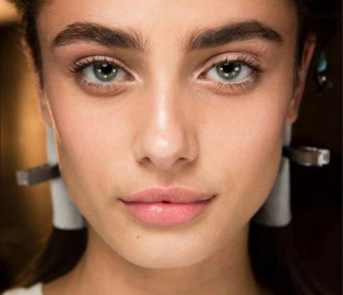 Как быстро отрастить густые брови и ресницы в домашних условиях. Как в домашних условиях отрастить густые брови и ресницы