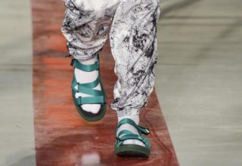 Можно ли носить носки с босоножками мужчинам. Общие правила ношения открытой обуви