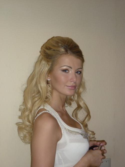 Прически с искусственными косами. Прически с накладными прядями по бокам в домашних условиях