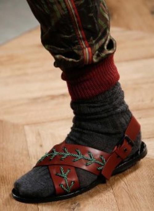 Можно ли носить носки с босоножками мужчинам. Общие правила ношения открытой обуви