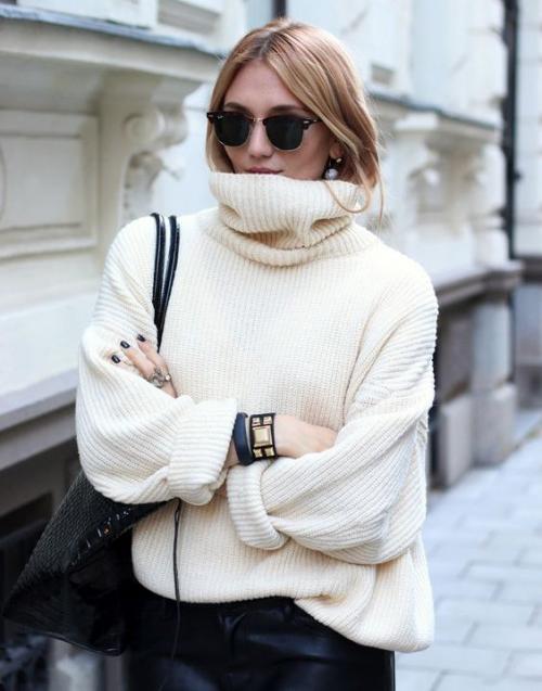 С чем носить белую футболку оверсайз. Стиль oversize: как носить объёмные вещи и выглядеть стройной