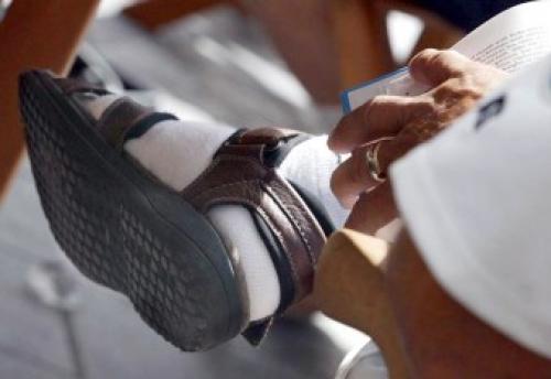 Можно ли носить носки с босоножками мужчинам. Общие правила ношения открытой обуви