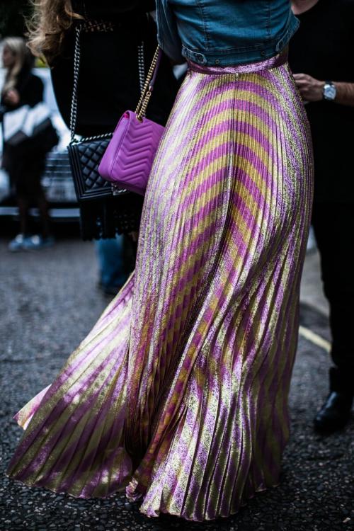 Юбка в вертикальную полоску 2019. 5 плиссированных юбок, которые будут на пике в 2019 году