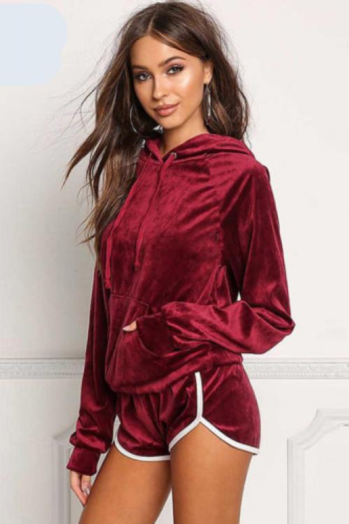 Велюровые спортивные штаны с чем носить. Модели и фасоны велюровых костюмов