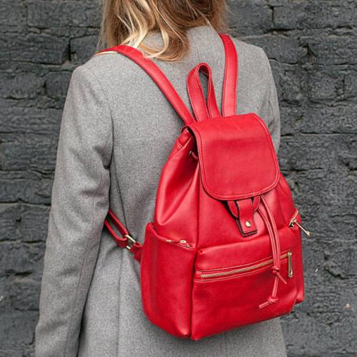 Рюкзак и каблуки. С чем носить красный рюкзак — тренд всех сезонов (более 40 фото)