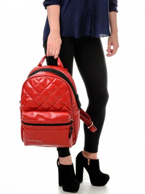 Рюкзак и каблуки. С чем носить красный рюкзак — тренд всех сезонов (более 40 фото)