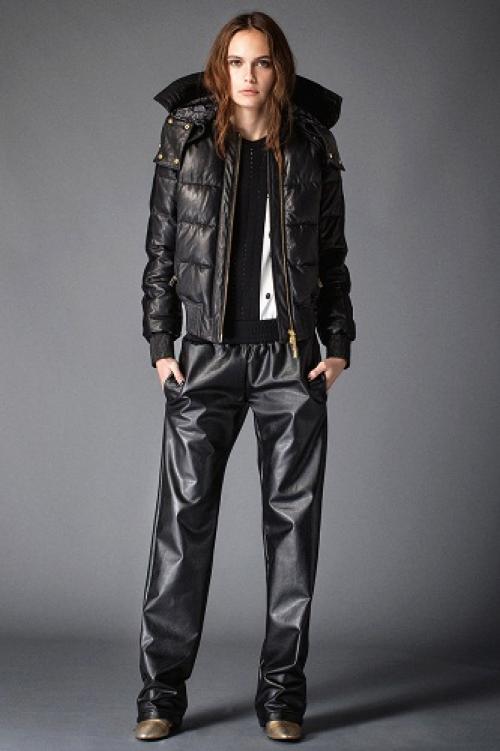 С чем носить узкие кожаные брюки. Выбираем модель кожаных брюк