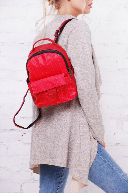 Рюкзак и каблуки. С чем носить красный рюкзак — тренд всех сезонов (более 40 фото)