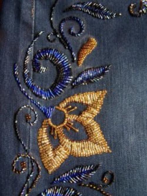 Вышивка на брюках. Особенности вышивки на джинсах, технология от опытных вышивальщиц