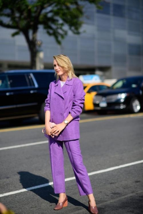 Лавандовый цвет в одежде кому идет. Модные цвета - лавандовый