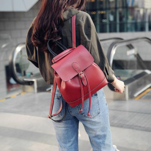 Рюкзак и каблуки. С чем носить красный рюкзак — тренд всех сезонов (более 40 фото)