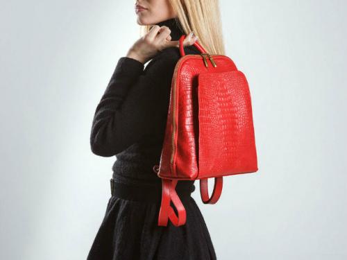 Рюкзак и каблуки. С чем носить красный рюкзак — тренд всех сезонов (более 40 фото)