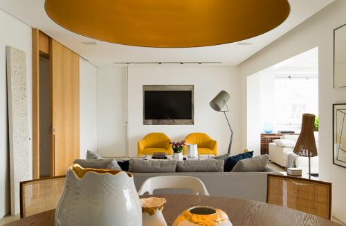 Желтый цвет кому идет. Цвет солнца и золота: как подобрать желтый цвет в одежде по цветотипу 04