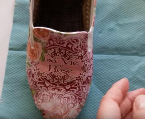 Декупаж зимних сапог. Декупаж обуви салфетками, пошаговый мастер класс своими руками