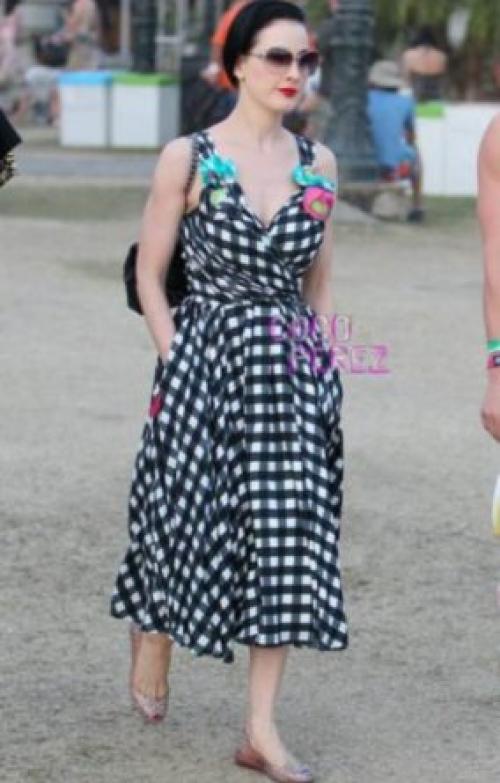 Как украсить черное платье бусинами. Чем украсить платье: модные детали